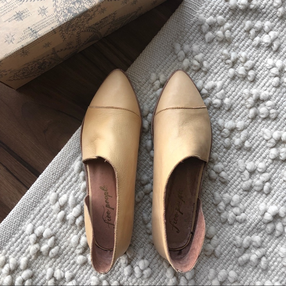 Brand New Free People Royale Flat in Natural
